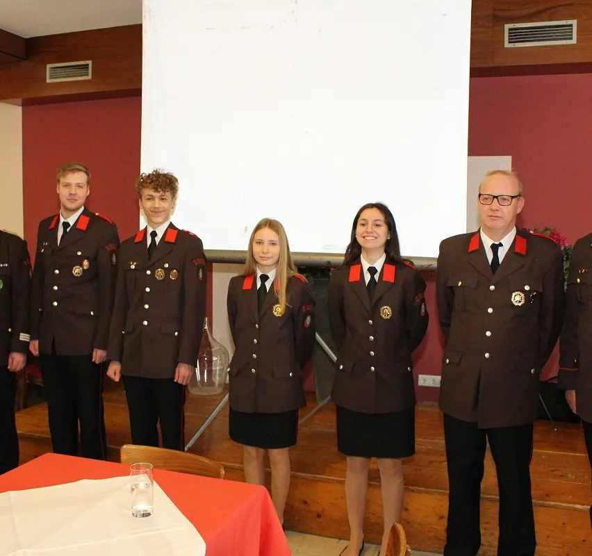 Person, Adult, Female, Woman, Male, Man, Military, Officer, Coat, Military Officer