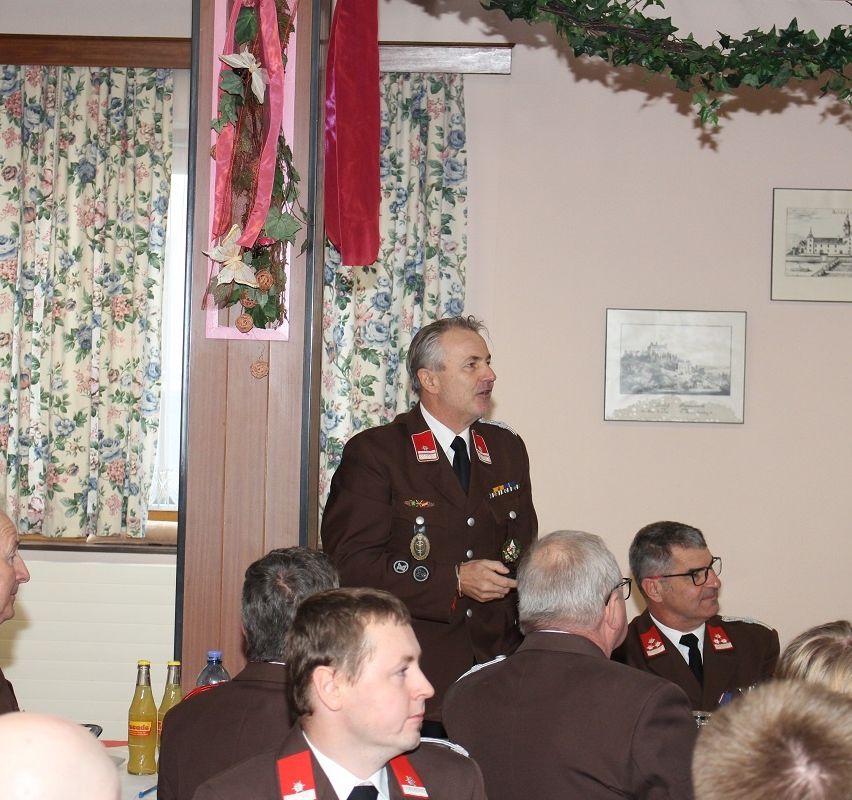 Bild enthält, Adult, Male, Man, Person, Face, Suit, Officer, Military, Military Officer, People