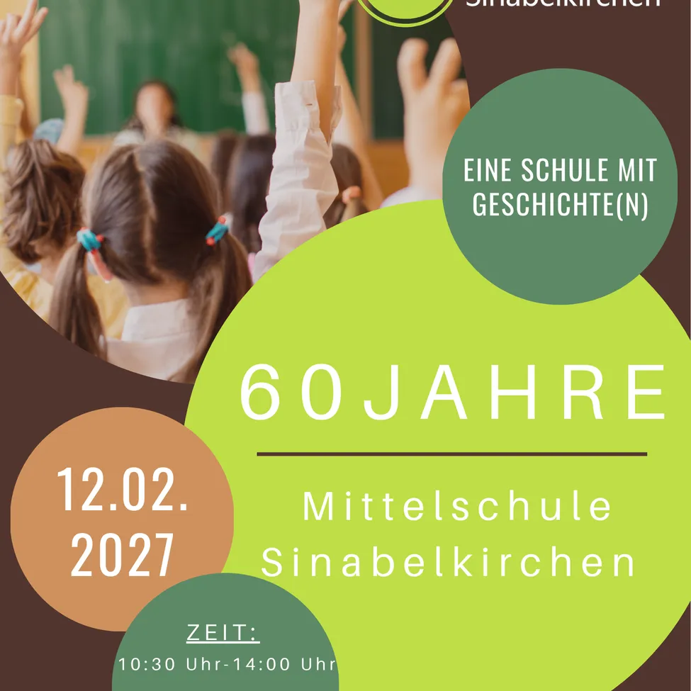 Ein Bild eines Klassenzimmers mit Kindern, die ihre Hände heben, feiert den 60. Jahrestag der Mittelschule Sinabelkirchen am 12. Februar 2027 von 10:30 Uhr bis 14:00 Uhr im Turnsaal.