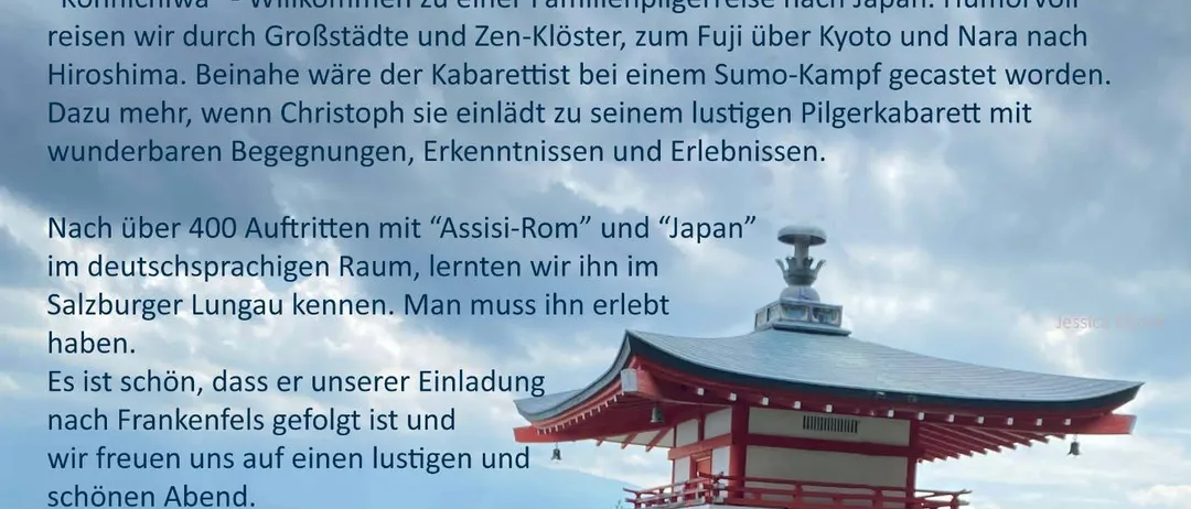 Plakat für eine familienfreundliche Reiseshow über Japan, mit Christoph Schwaiger. Die Show beinhaltet humorvolle Geschichten, Begegnungen und Erlebnisse. Es verspricht einen unterhaltsamen Abend mit dem Moderator.