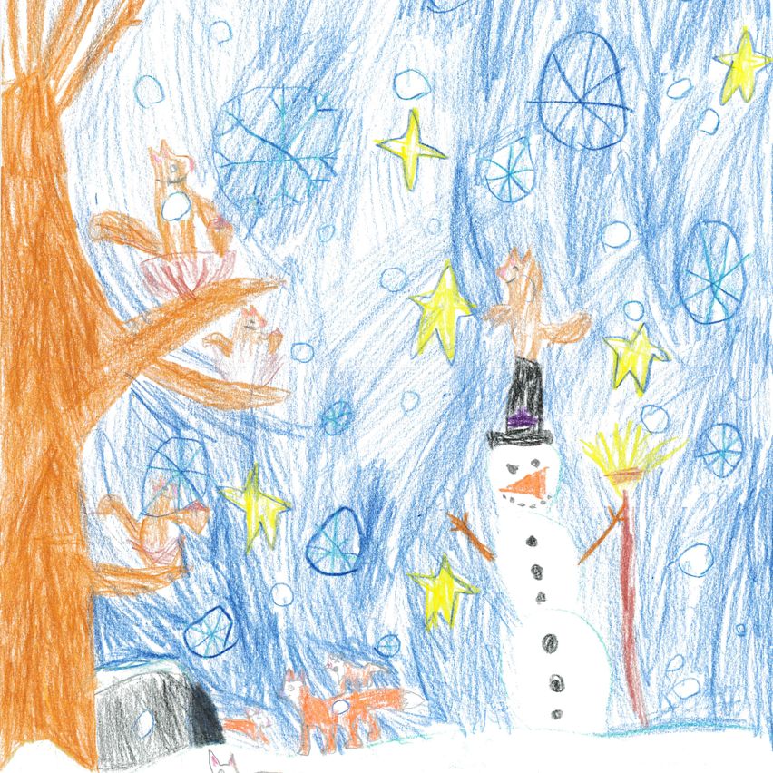 Eine handgezeichnete Winterszene zeigt einen Schneemann mit einem Zylinder, der eine Besen hält. Mehrere Sterne und Kreise schweben in der verschneiten Luft. Füchse sind in einem Baum und auf dem Boden, mit Schnee bedeckt.