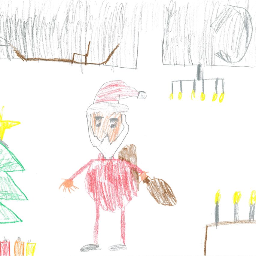 Eine kindliche Zeichnung von Santa Claus, der einen Sack hält, steht neben einem Weihnachtsbaum und einem Kuchen mit Kerzen.
