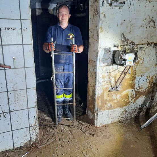 Clothing, Glove, Home Damage, Building Flooding