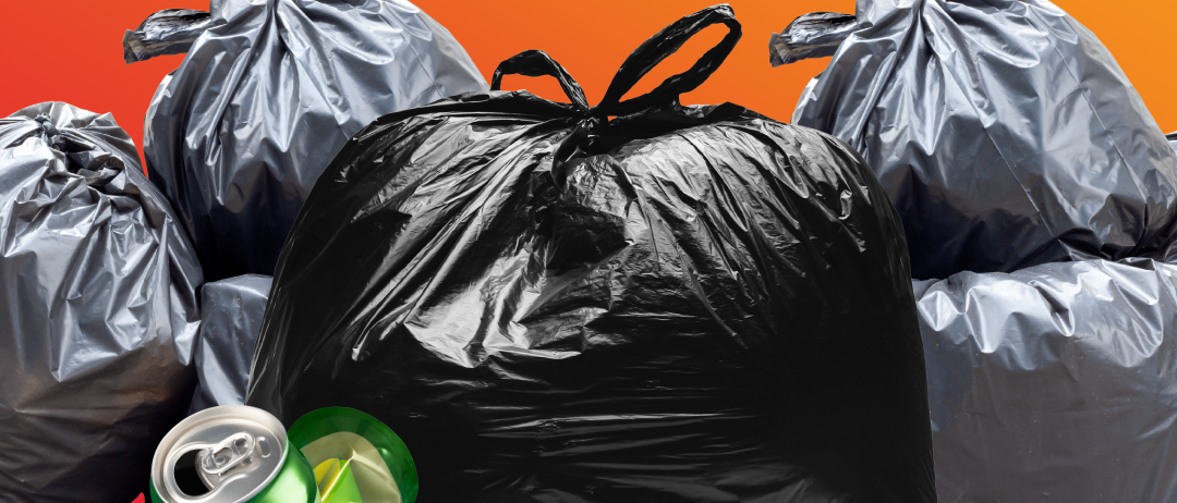 Oranger Hintergrund mit mehreren Müllbeuteln, einer gefüllt mit einer zerquetschten Dose. Der Text lautet: 'Wieder vergessen, den Müll rauszustellen?' Unten ist ein Bild einer zerquetschten Dose und der Text: 'Erinnere dich mit CITIES.'