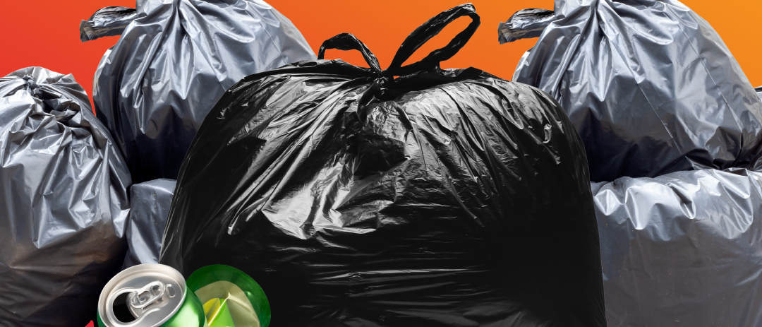 Oranger Hintergrund mit mehreren Müllbeuteln, einer gefüllt mit einer zerquetschten Dose. Der Text lautet: 'Wieder vergessen, den Müll rauszustellen?' Unten ist ein Bild einer zerquetschten Dose und der Text: 'Erinnere dich mit CITIES.'