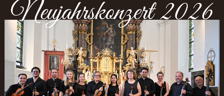 Elf Musiker in Schwarz halten Violinen und Cellos in einer Kirche. Unten werden Details einer Veranstaltung im Schloss St. Georgen angegeben.