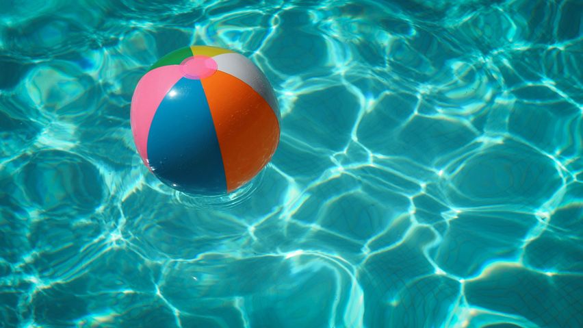 Bild enthält, Sphere, Ball, Sport, Volleyball, Volleyball (Ball), Pool, Water, Swimming Pool