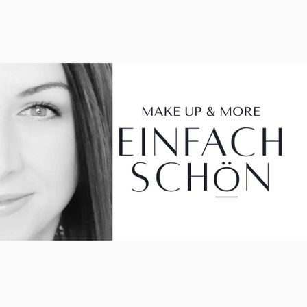 Ein schwarz-weißes Porträt einer Frau mit dem Text 'Make Up & More Einfach Schon' in weißer Schrift.