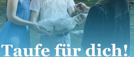 Ein Plakat für eine Taufe in einem Fluss. Ein Paar hält ein Baby, und ein Mann in einer Robe hält den Kopf des Babys. Der Text lautet 'Taufe für dich! Einfach und unkompliziert Taufe feiern mit der TaufAktion2026'. Datum und Ort sind angegeben.