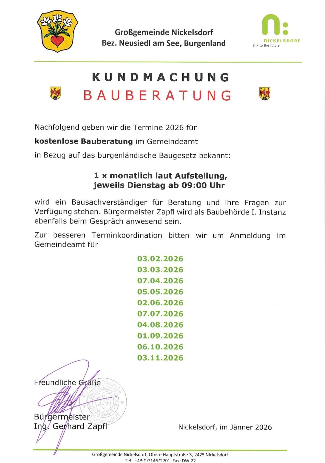 Das Bild zeigt eine Ankündigung für kostenlose Bauberatungstermine im Jahr 2026. Es listet Termine und Zeiten für Beratungen auf, erwähnt die Verfügbarkeit eines Bauberaters und lädt Bürger zur Anmeldung ein. Der Bürgermeister wird ebenfalls anwesend sein. Die Termine sind in einer Liste angegeben.