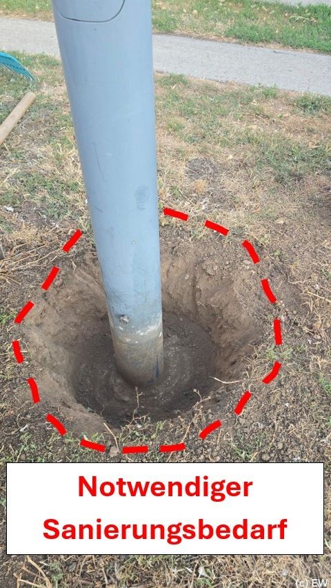 Loch um Laternenmast zeigt Sanierungsbedarf in Wien