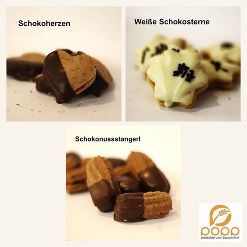 Drei verschiedene Arten von schokobedeckten Snacks. Links: schokobedeckte herzförmige Kekse. Mitte: weiße Schokoladenkekse mit schwarzen Streuseln. Rechts: schokobedeckte Mandelstangen.