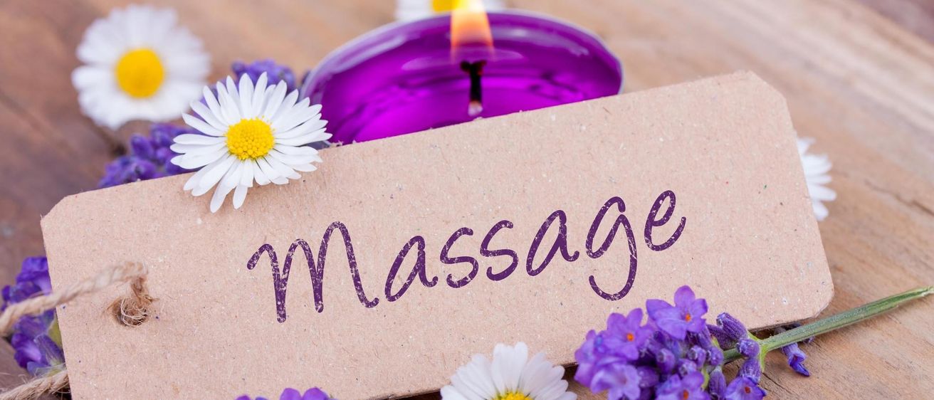 Bild enthält, Purple, Daisy, Flower, Plant, Petal, Text, Candle