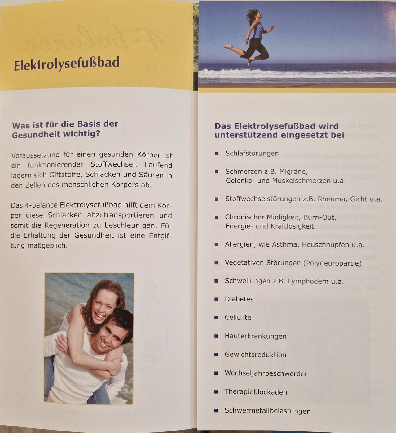 Seite aus einer Broschüre über die Bedeutung von Elektrolytbädern für die Gesundheit. Links Text und Bild eines Paares, rechts Bild einer springenden Frau.