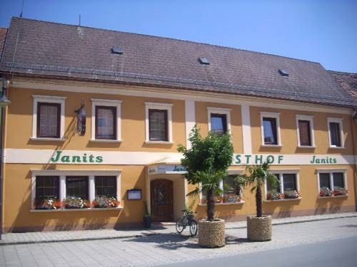 Bild enthält, Hotel, City, Neighborhood, Inn, Street, Urban, Plant, Wheel, Bicycle, Villa