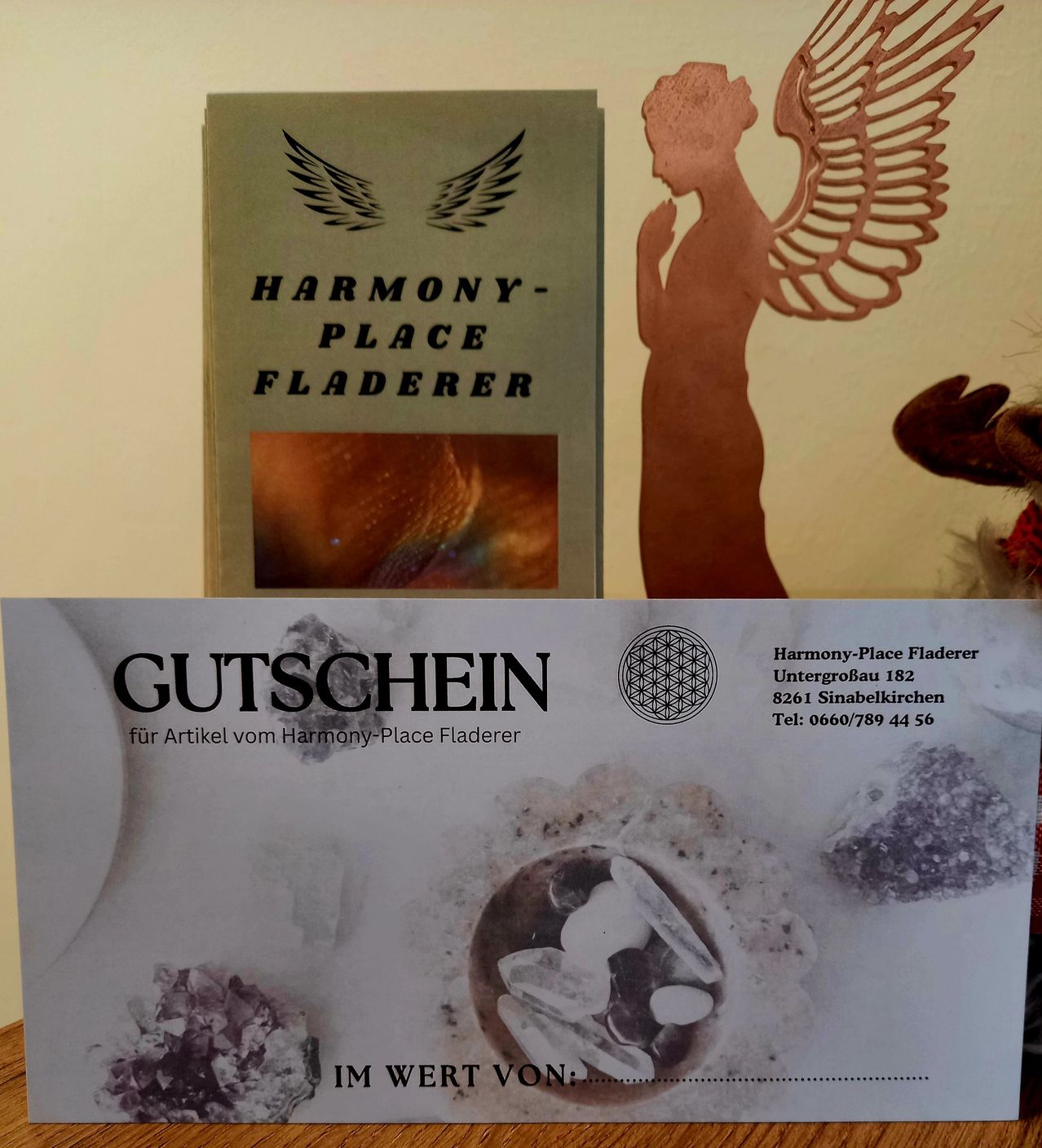 Ein Geschenkgutschein für Harmony-Place Fladerer, Untergrobau 182, 8261 Sinabelkirchen. Der Gutschein ist für Artikel von Harmony-Place Fladerer gültig. Kontakt Tel: 0660/789 44 56.