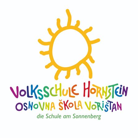 Das Logo der Volksschule Hornstein zeigt eine leuchtende Sonne in der Mitte, umgeben von farbenfrohem Text in mehreren Sprachen. Der Text lautet 'Volksschule Hornstein', 'Osnovna Skole VoriStan' und 'die Schule am Sonnenberg'.
