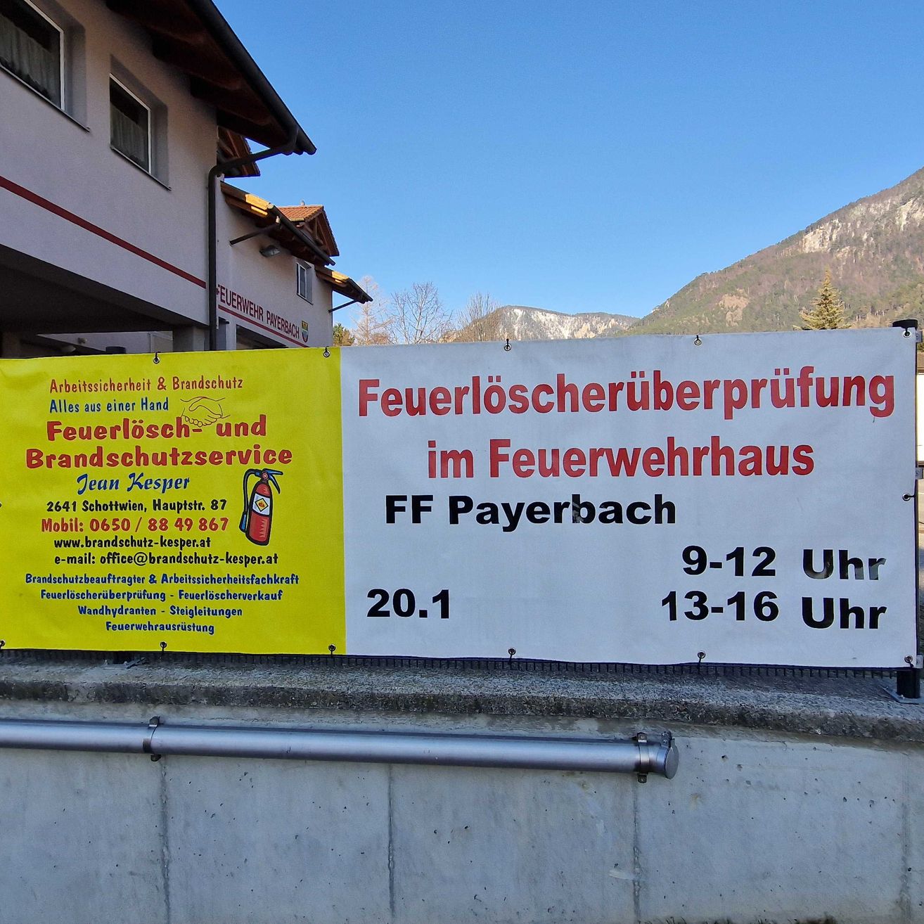 Bild enthält, Advertisement, Poster, Text, Banner