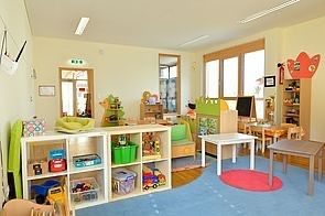 Bild enthält, Corner, Kindergarten, Home Decor, Desk, Furniture, Table, Indoors, Play Area