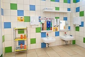 Bild enthält, Sink, Indoors, Sink Faucet