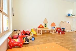 Bild enthält, Indoors, Interior Design, Play Area, Kindergarten, Floor, Flooring
