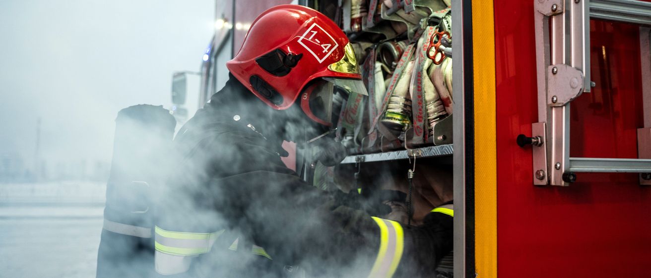Bild enthält, Helmet, Adult, Male, Man, Person, Fireman
