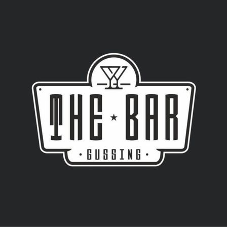 Auf einem schwarzen Hintergrund befindet sich ein weißes Logo für The Bar Gussing. Das Logo zeigt einen Stern und ein Glas Cocktail.