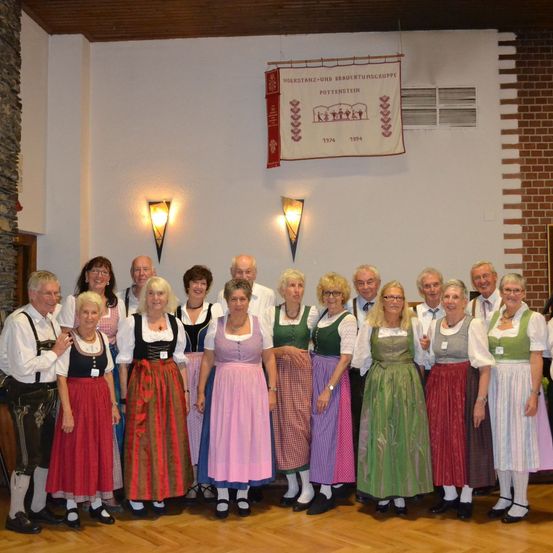 Bild enthält, Costume, Person, People, Adult, Male, Man, Dress, Portrait, Skirt, Speaker