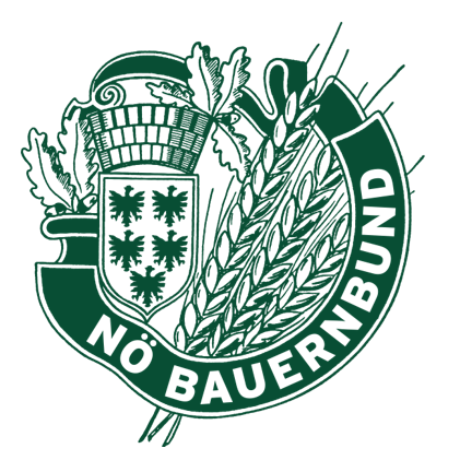 Das Emblem zeigt einen Schild mit grünem Rand, einem zentralen Wappen und einem Weizenkranz. Der Schild hat einen grünen Hintergrund mit weißem Rand. Das Wappen enthält einen Doppeladler und einen Baum. Der Text lautet 'No Bauernbund'.