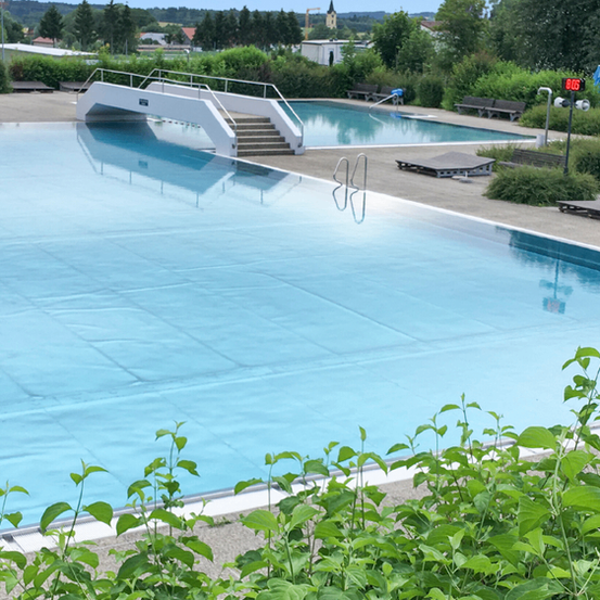 Bild enthält, Pool, Water, Swimming Pool, Outdoors, Aerial View, Bench, Furniture