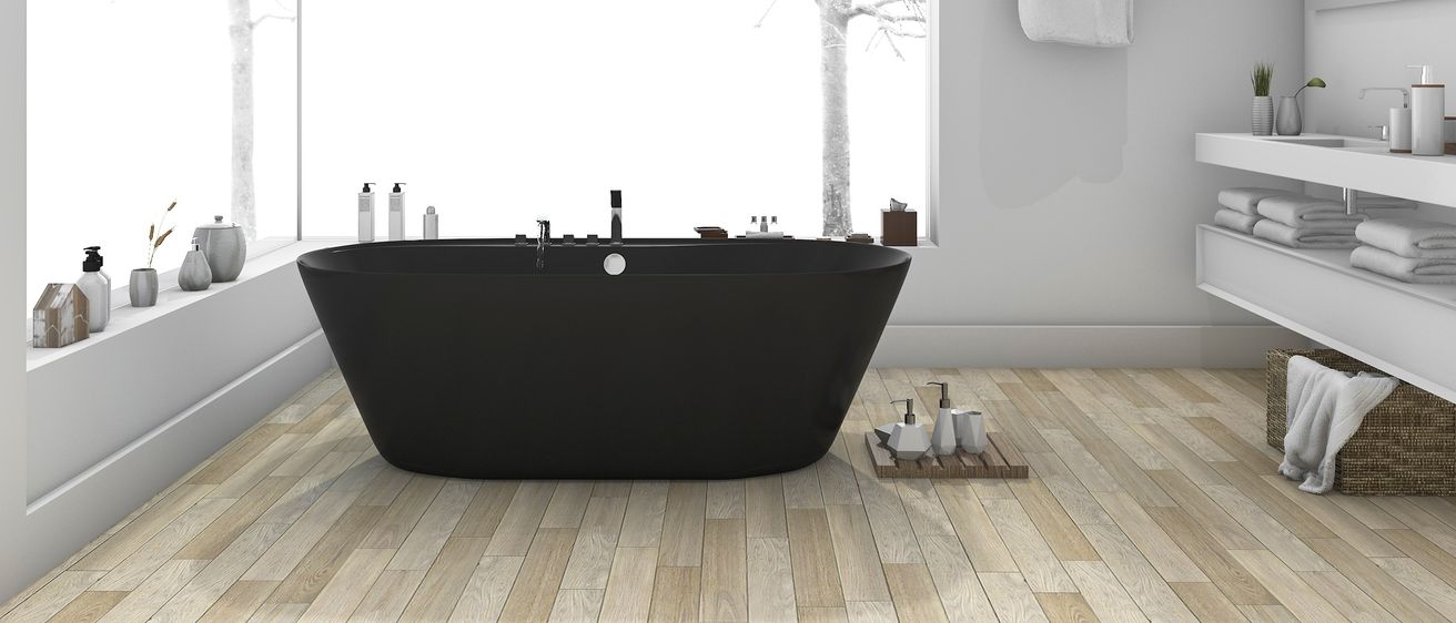 Bild enthält, Bathing, Indoors, Interior Design, Bathtub, Person, Tub, Floor