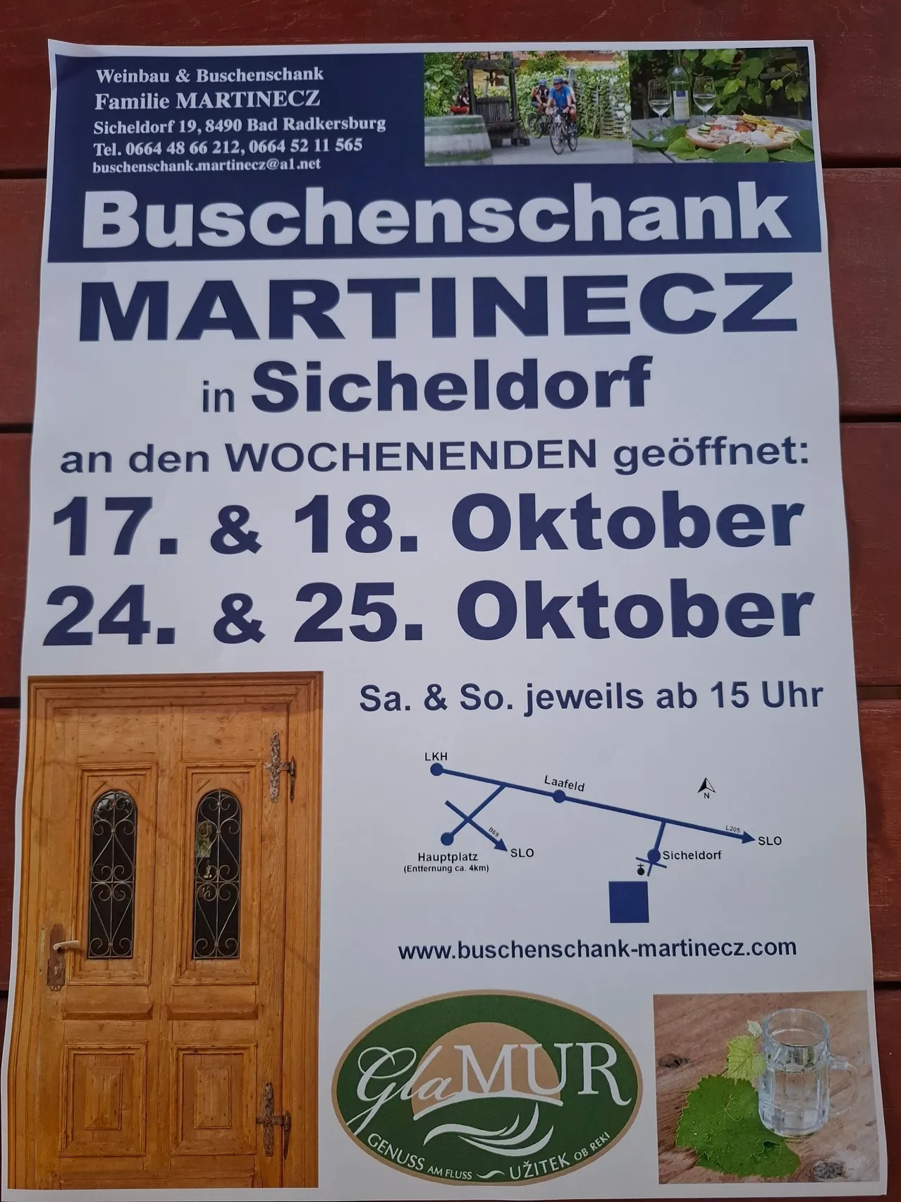 Ein Plakat für Buschenschank Martinec in Sicheldorf, geöffnet an Wochenenden, 17., 18., 24. und 25. Oktober, ab 15 Uhr. Mit Karte und Website.