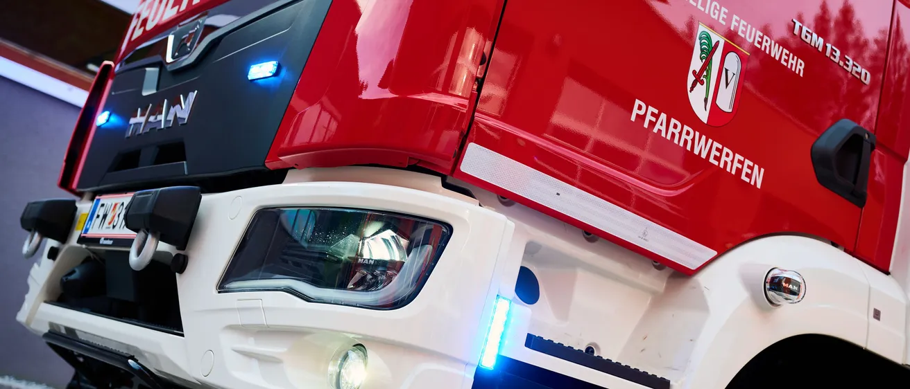 Transportation, Vehicle, Car, Machine, Wheel, Truck, Headlight, Logo