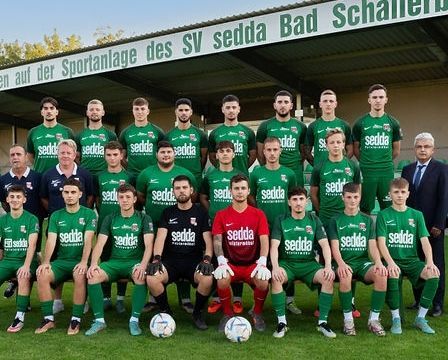 Bild enthält, People, Person, Groupshot, Team, Football, Soccer, Soccer Ball, Sport