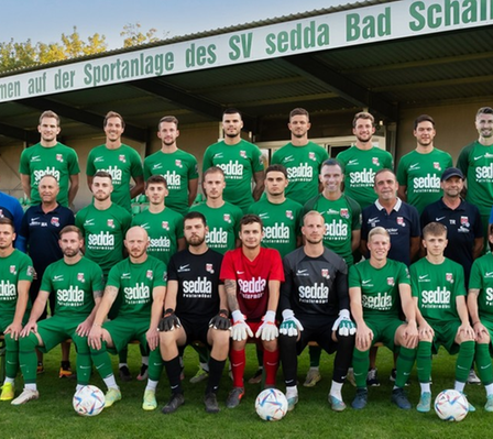 Bild enthält, People, Person, Team, Groupshot, T-Shirt, Soccer Ball, Baseball Cap, Boy, Male, Teen