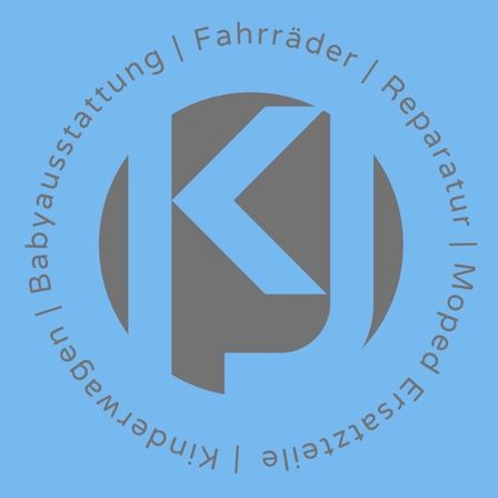 Ein blaues kreisförmiges Logo zeigt 'Babyausstautung Fahrräder Reparatur'. Das Design zeichnet sich durch ein stilisiertes 'K' in einem Rautenmuster mit eckigen Linien aus. Umgebende Texte beinhalten 'Kinderwagen' und 'Modell'.