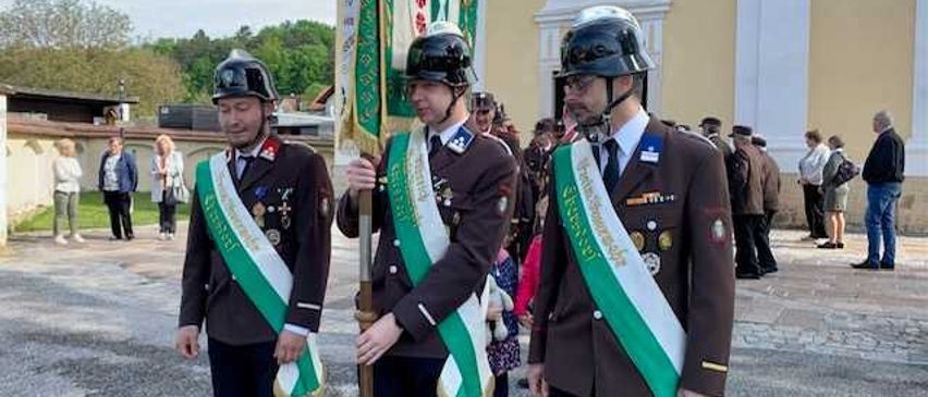 Bild enthält, People, Person, Officer, Adult, Male, Man, Coat, Military, Military Officer, Police Officer