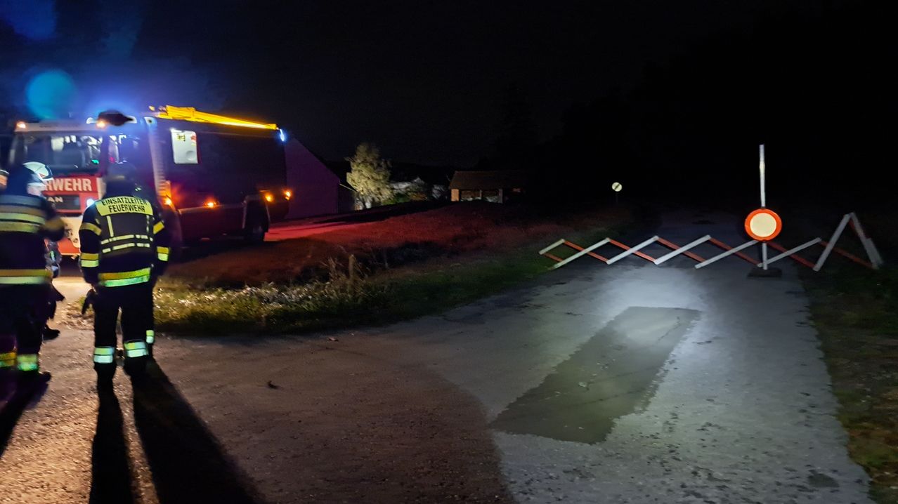 Bild enthält, Road, Tarmac, Adult, Male, Man, Person, Helmet, Machine, Wheel, Street
