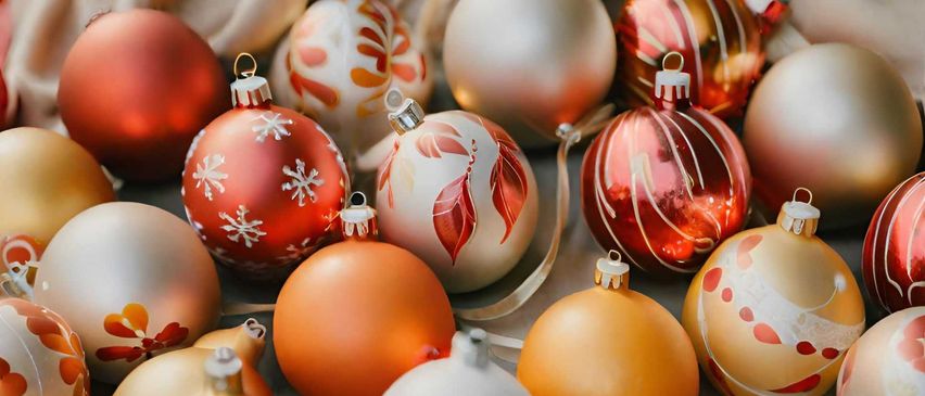 Bild enthält, Egg, Food, Christmas, Christmas Decorations, Festival, Christmas Tree, Christmas Tree Ornaments, Accessories