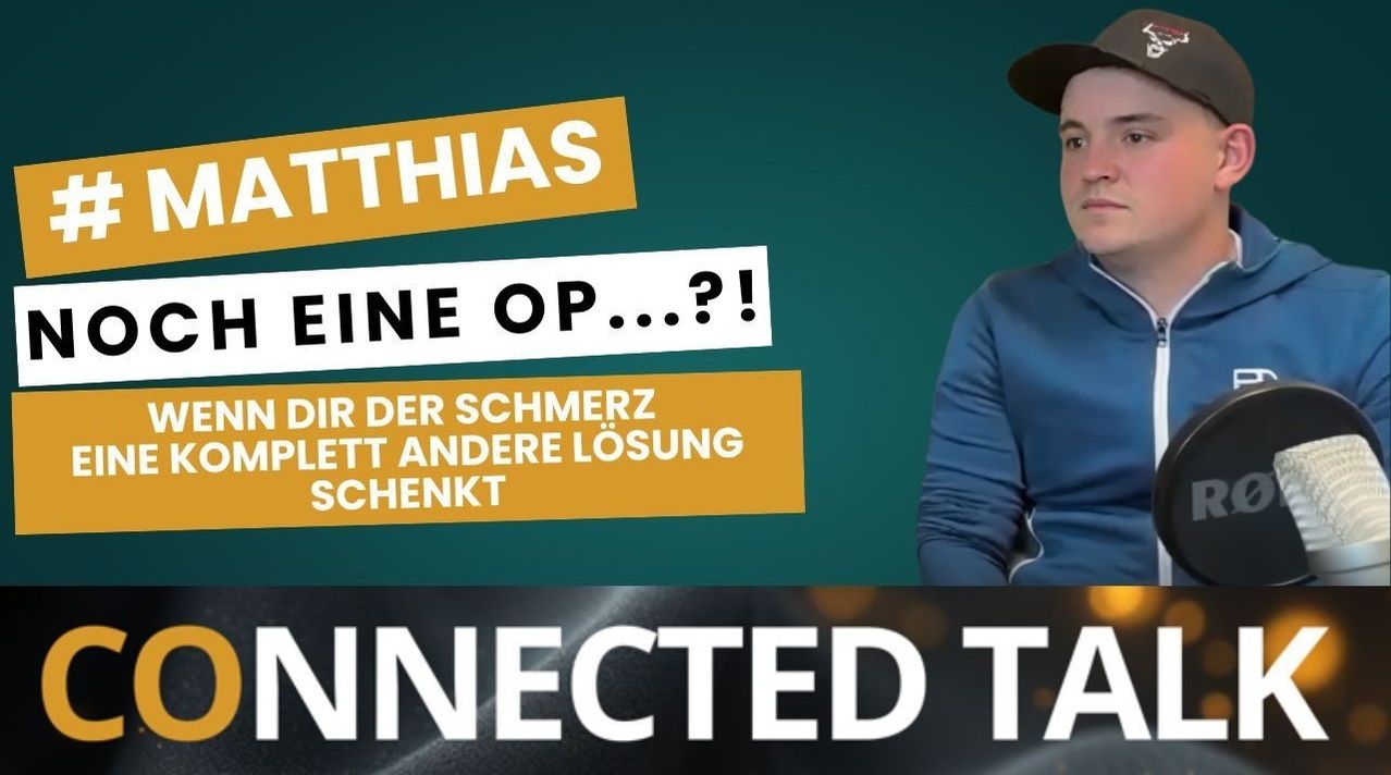 Ein Mann mit Hut und blauem Hemd vor grünem Hintergrund. Text sagt 'Matthias eine OP...?' und 'Dir der Schmerz schenkt'. 'Connected' in weißem Text.