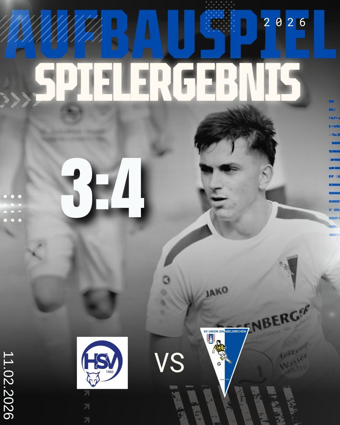 Black and white photo of a soccer player in a white jersey with the text Jako and HSV on it, the match result is 3:4.