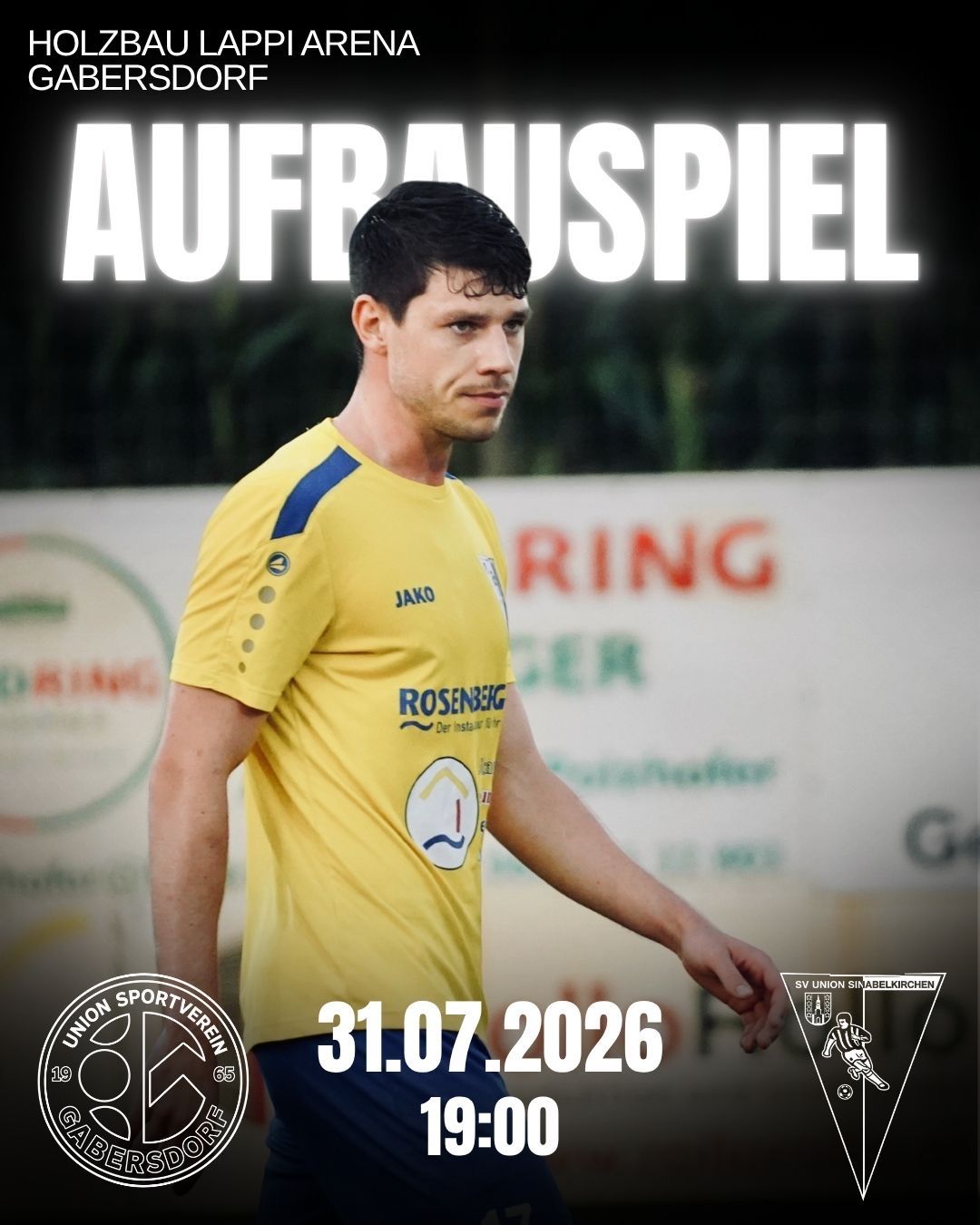 Ein Fußballspieler in einem gelben Trikot mit dem Wort 'Rosenberg' darauf, steht vor einer Wand mit dem Wort 'Ring' und dem Datum '31.07.2026'.