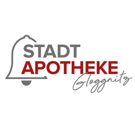 Das Logo für Stadt Apotheke Gloggnitz ist auf weißem Hintergrund dargestellt. Es zeigt ein Glockensymbol mit den Worten 'Stadt Apotheke' in grauen und roten Schriften. Darunter steht der Name 'Gloggnitz' in kursiver Schrift.