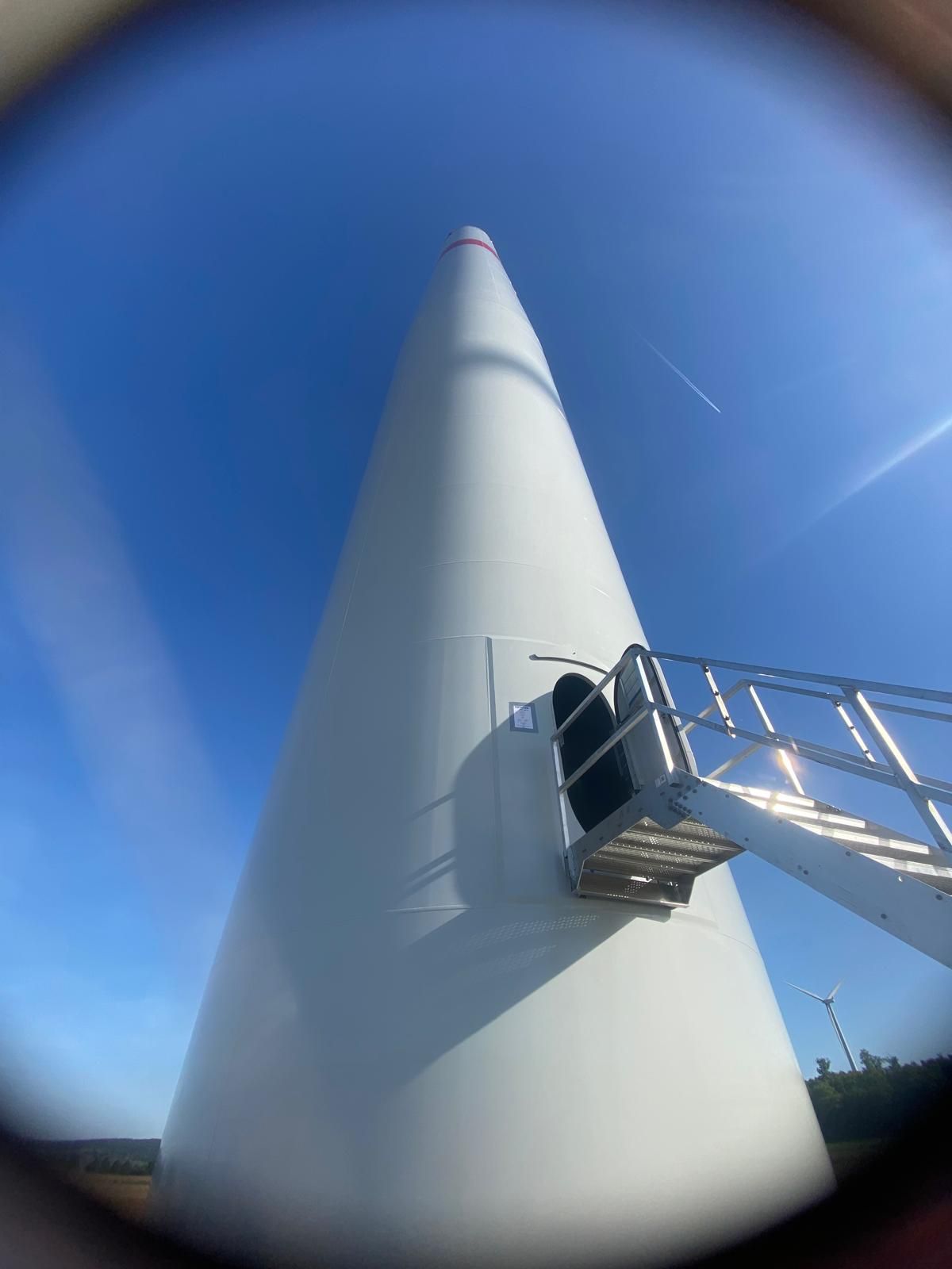 Bild enthält, Photography, Rocket, Engine, Machine, Motor, Outdoors, Windmill