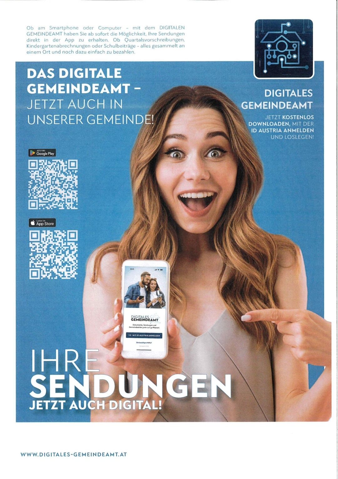Eine Frau hält ein Smartphone mit einer App des digitalen Gemeindeamts, lächelt und zeigt darauf. Blauer Hintergrund mit 'Digitales Gemeindeamt' und 'Ihre Benachrichtigungen jetzt digital!' Text. QR-Codes zum Herunterladen der App.