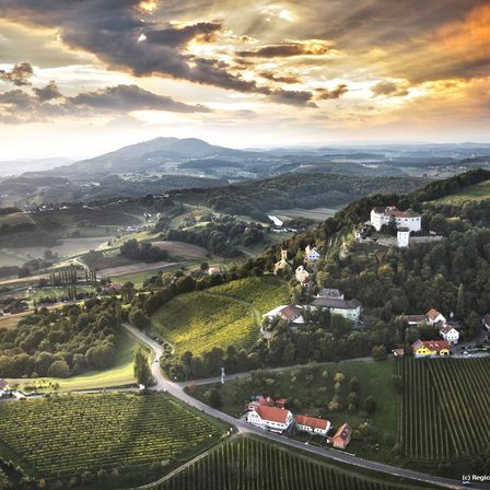 Bild enthält, Outdoors, Nature, Scenery, Building, Sky, Countryside, Road, Landscape, Aerial View, Rural