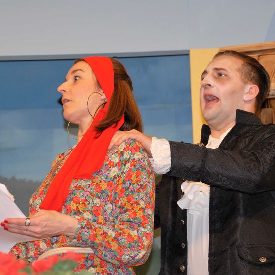 Bild enthält, People, Person, Coat, Adult, Female, Woman, Jacket, Blazer, Male, Man