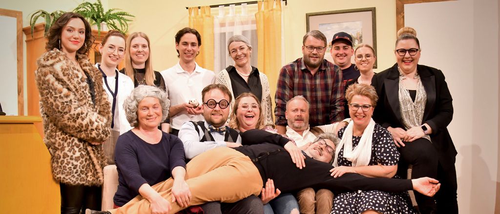 Bild enthält, Groupshot, Person, Adult, Female, Woman, People, Male, Man, Bride, Shoe