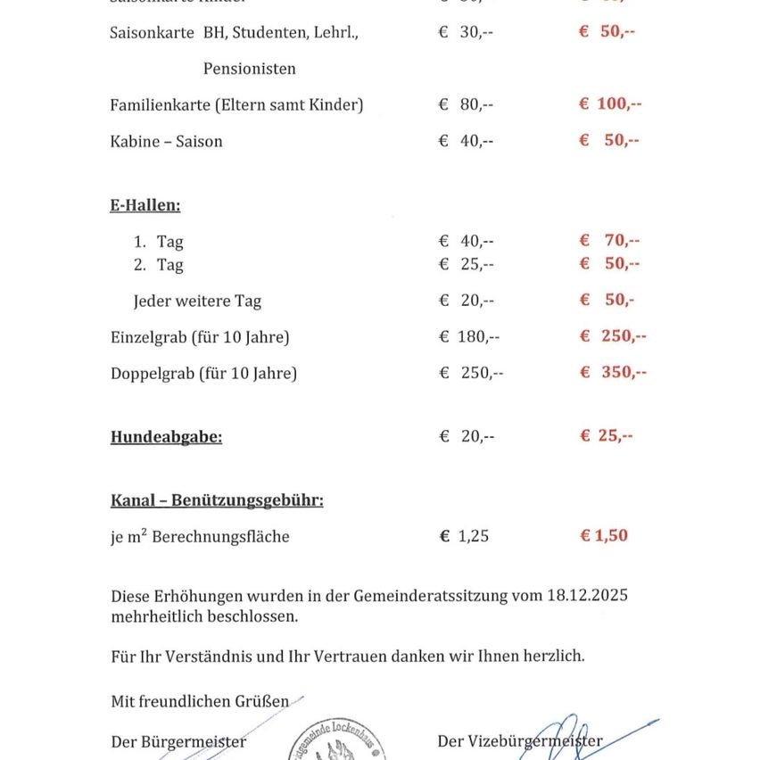 Eine Tabelle zeigt Gebührenstrukturen für verschiedene Kategorien wie Saisonkarte, Familienkarte, E-Hallen, Hundeabgabe usw. Die Preise variieren für verschiedene Gruppen und Dauern. Die Gebührenerhöhung wurde in einer Gemeinderatssitzung am 18.12.2025 beschlossen. Ein Dankesschreiben ist enthalten.