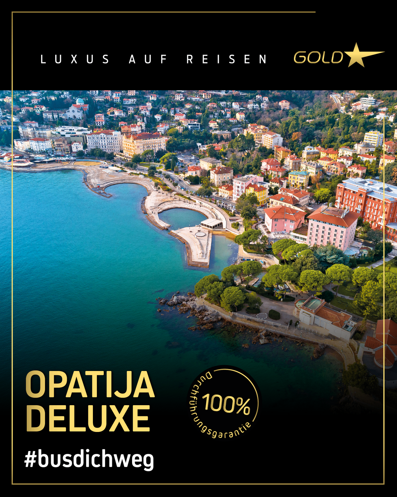 Ein Luftbild von Opatija zeigt eine wunderschöne Küstenstadt mit vielen Gebäuden, einer Bucht und einem Pier. Das Meer ist ruhig und blau. Die Stadt ist von Grün umgeben. Das Bild zeigt 'Opatija Deluxe 100%'.